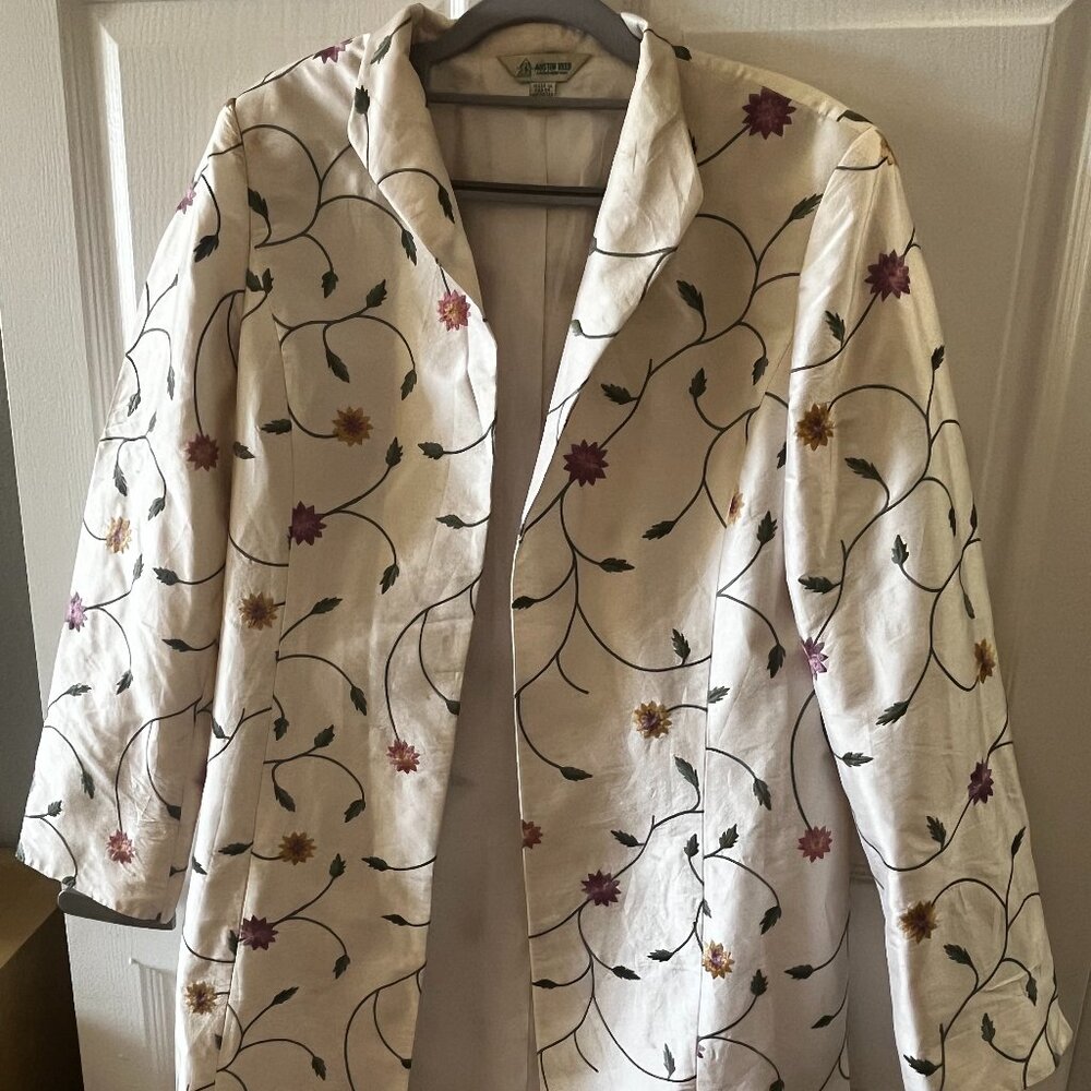 Vtg Austin Reed Ivory Silk Overcoat with Floral Embroidery